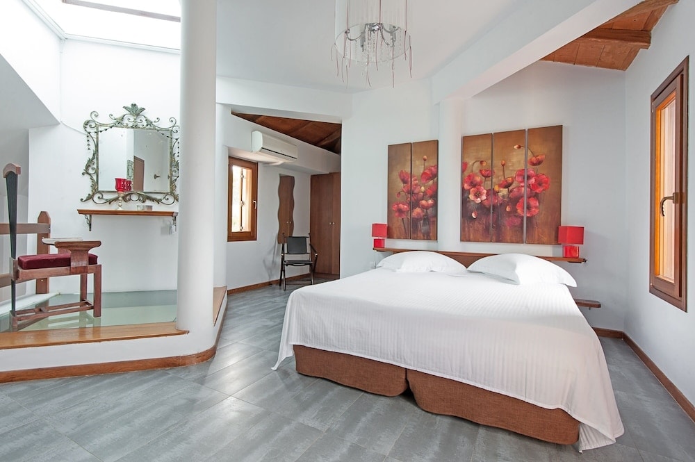 Poikilma Alonissos Villas
