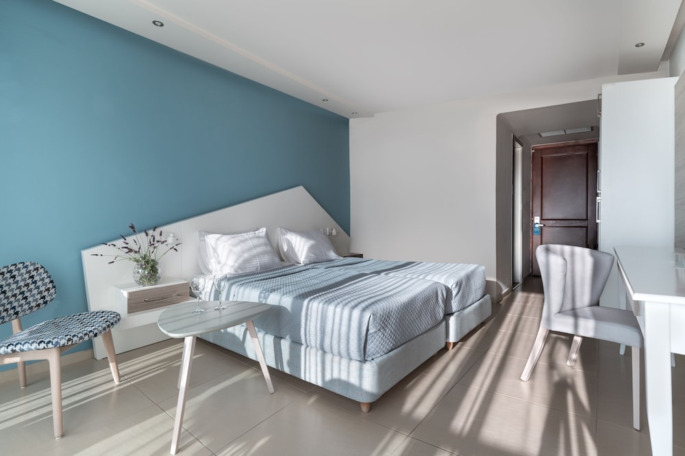 Kassandra Bay Resort, Suites & Spa
