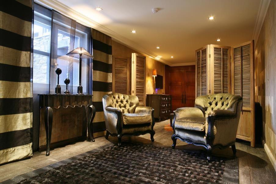 hotel reception