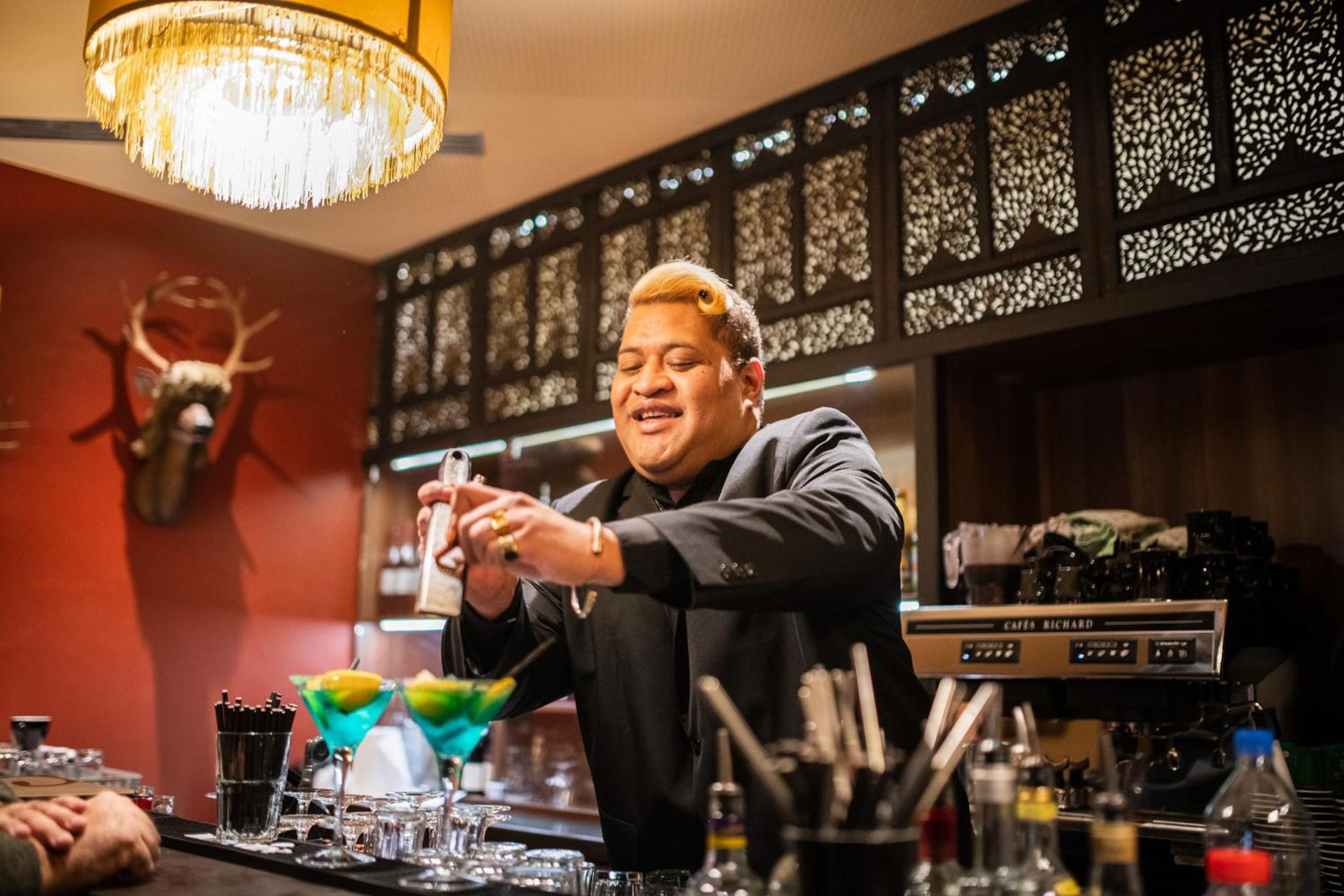 bar
