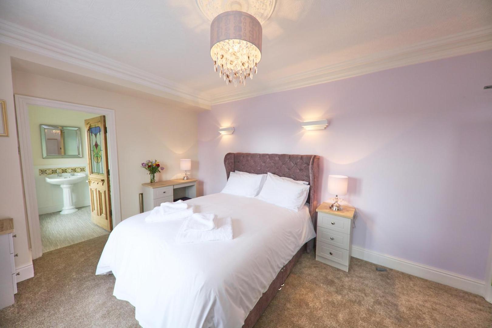 LLwyn Country House