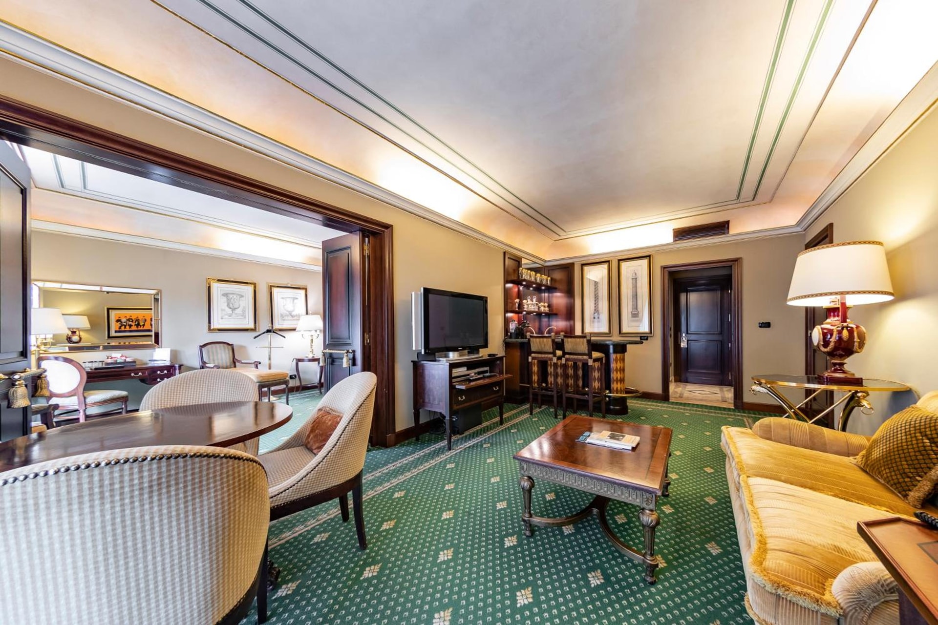 River Chateau Hotel