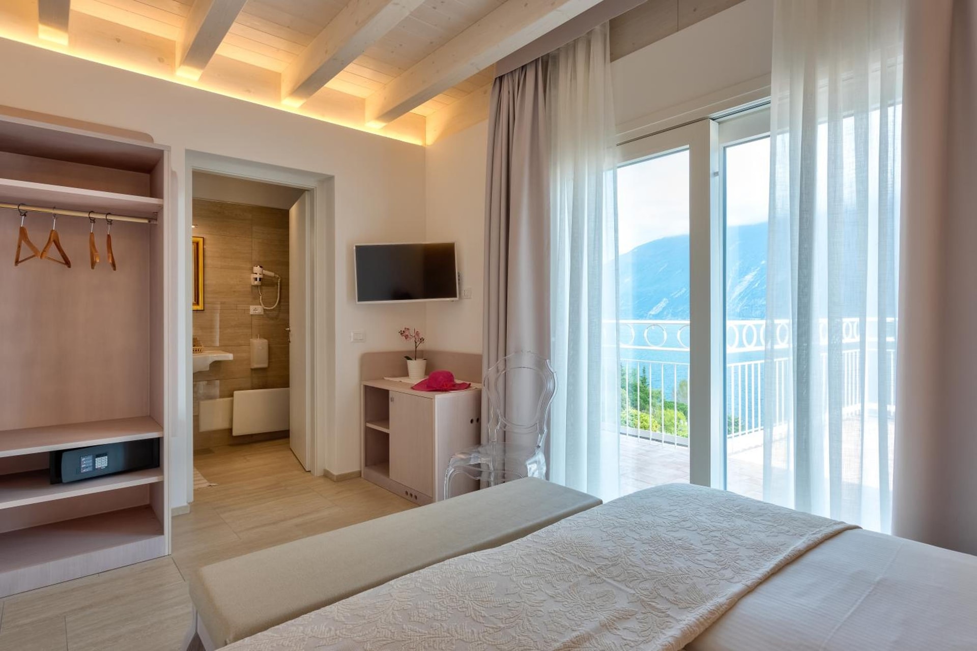 Hotel Riviera Panoramic Green Resort