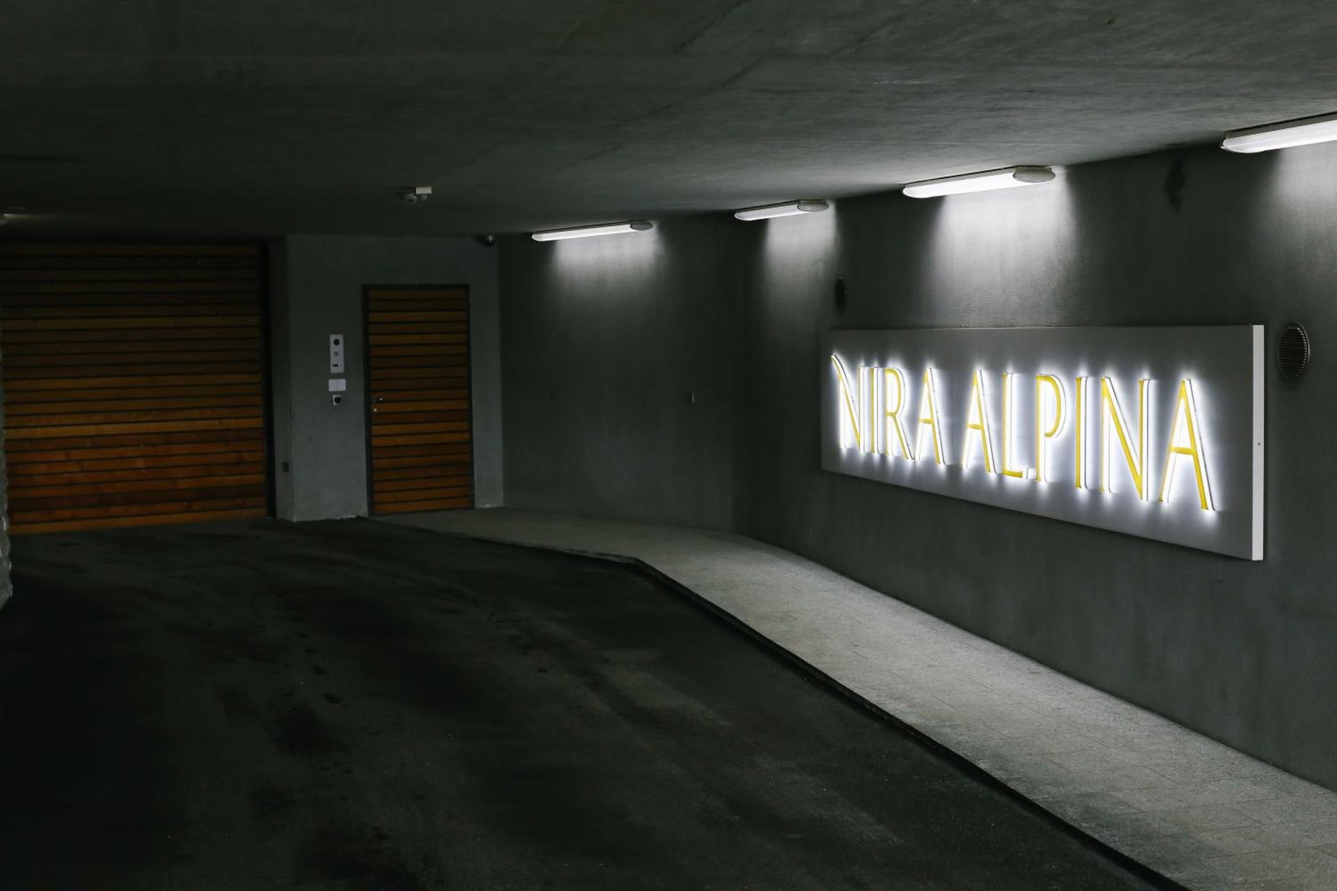 Nira Alpina
