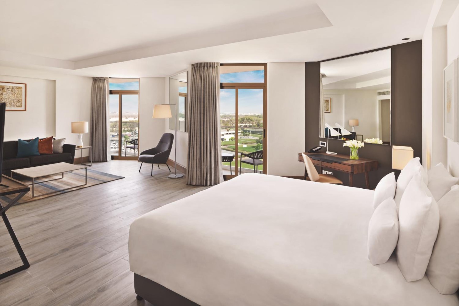 JA Beach Hotel, Dubai