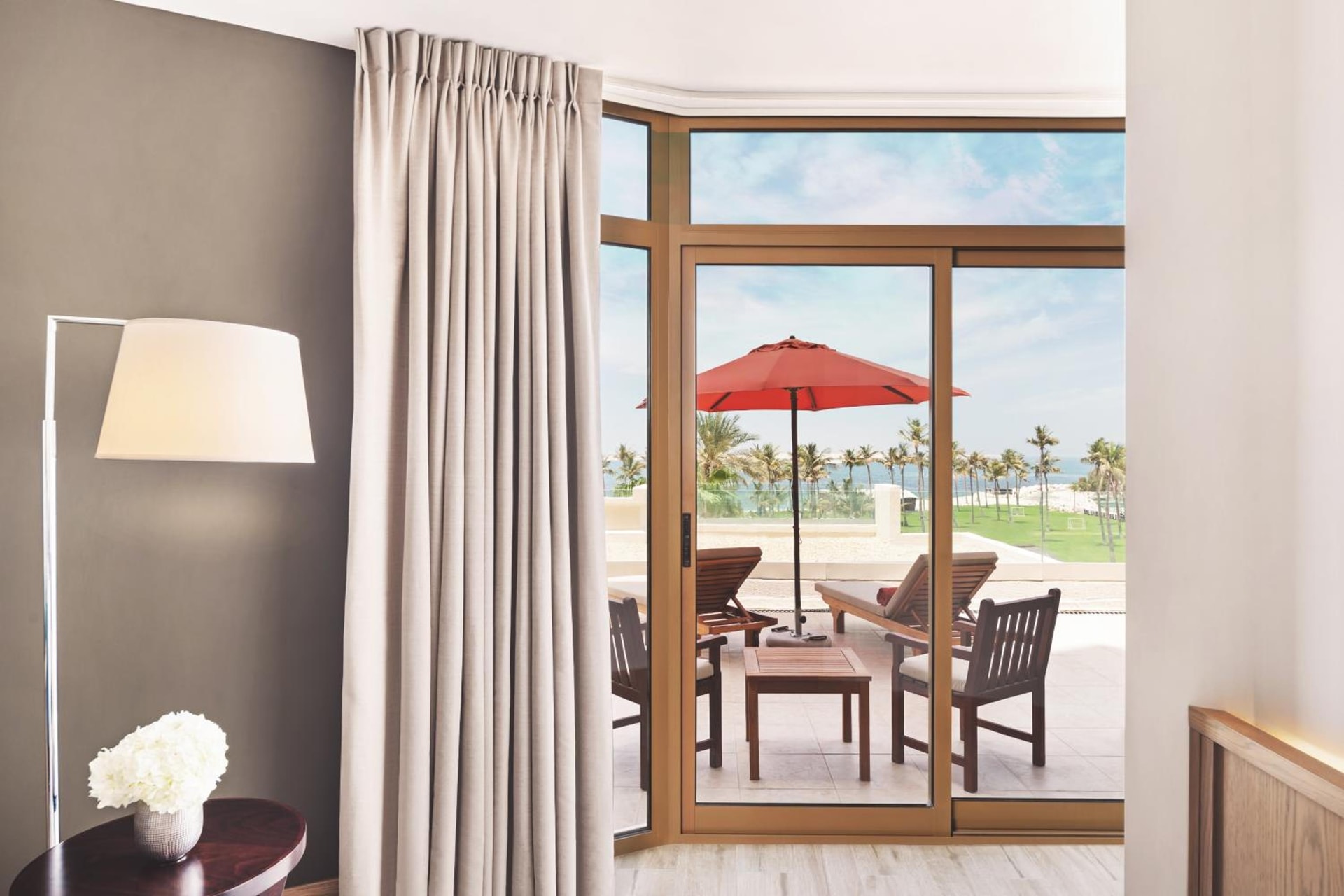 JA Beach Hotel, Dubai