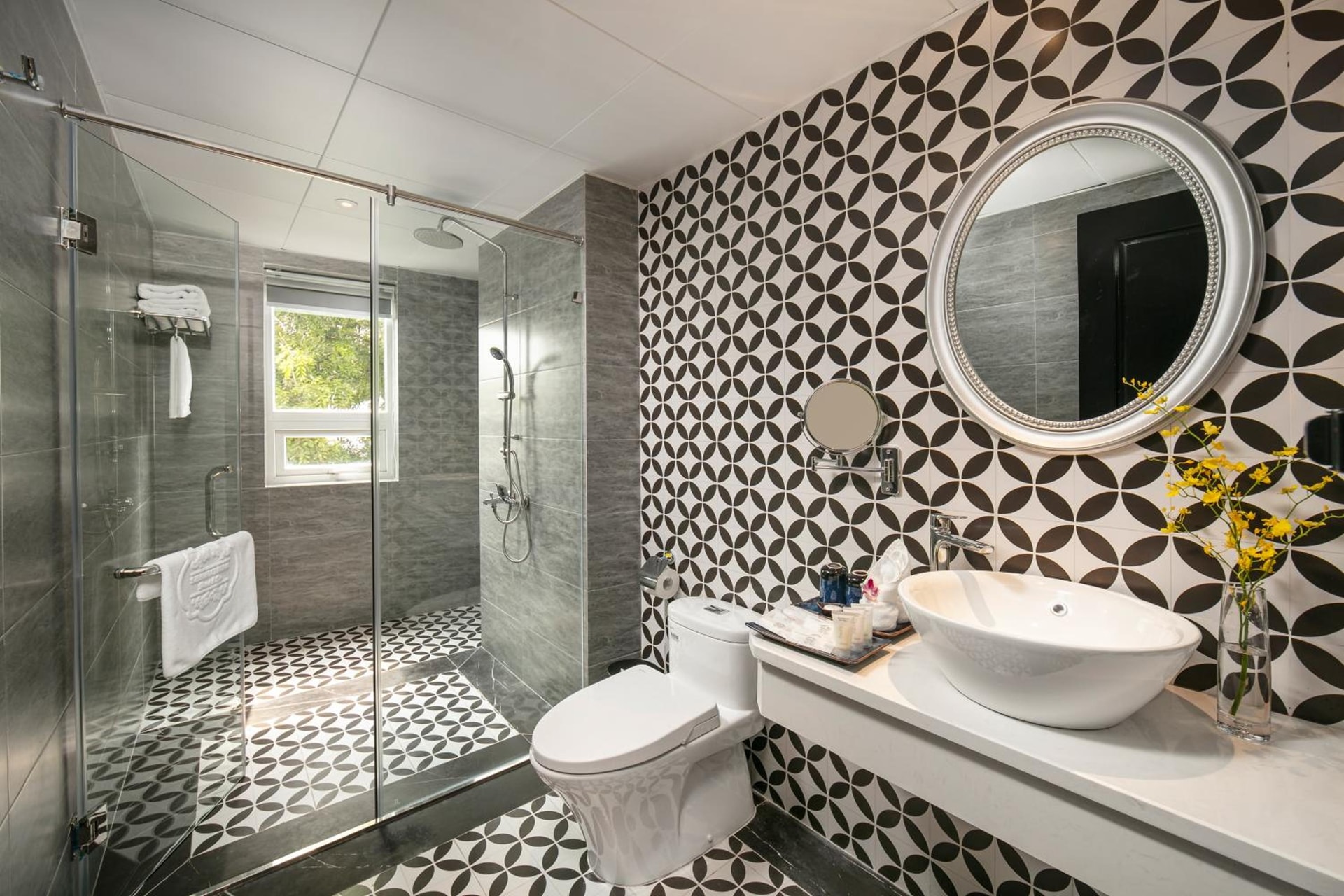 Shining Central Hotel & Spa