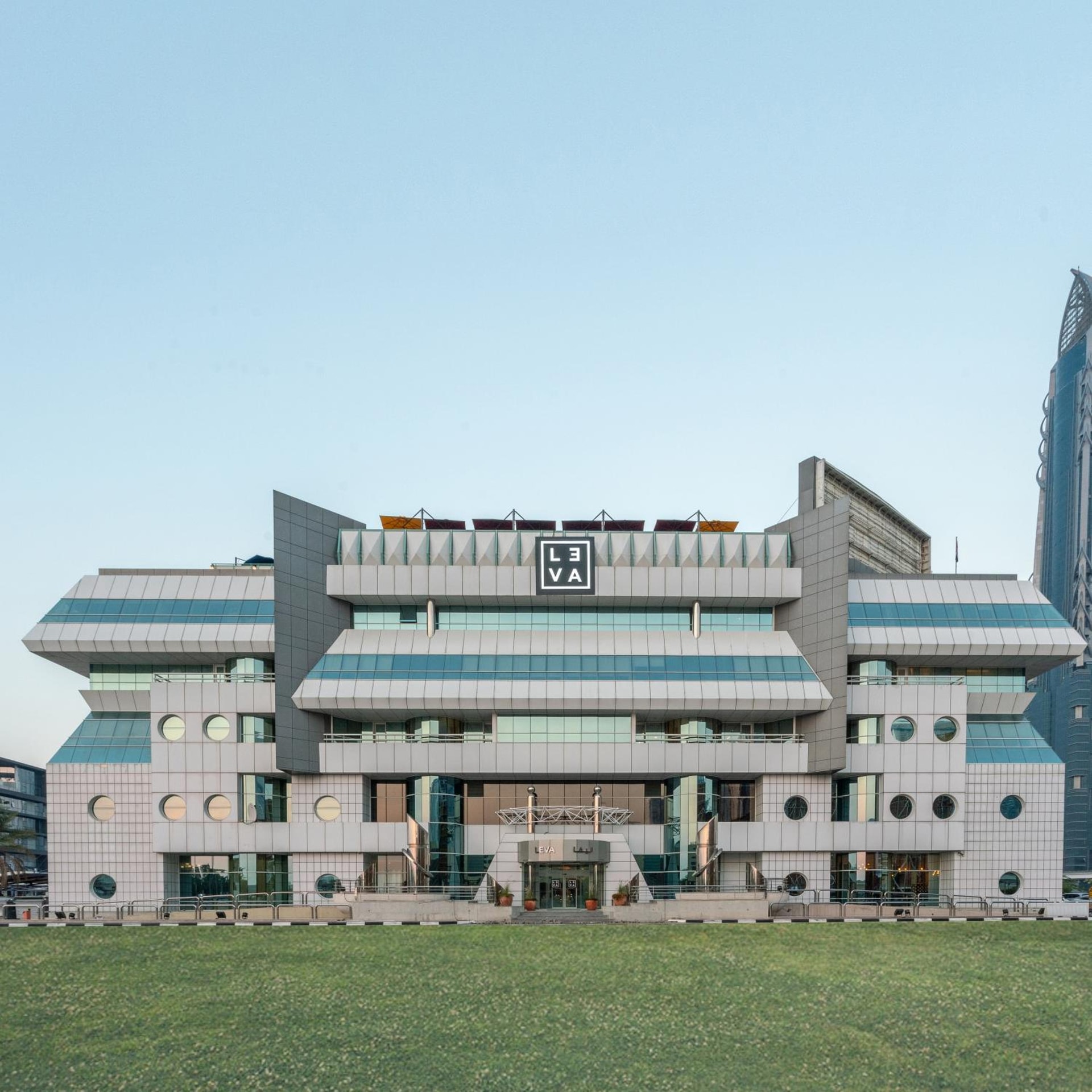Leva Hotel and Suites, Opposite Downtown