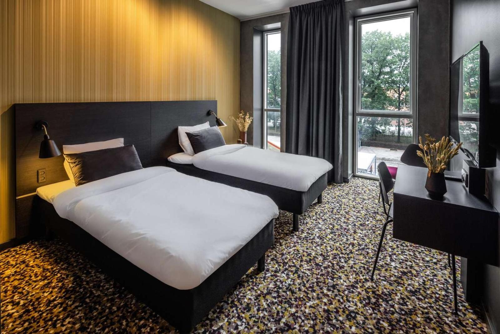 Peak 12 Hotel