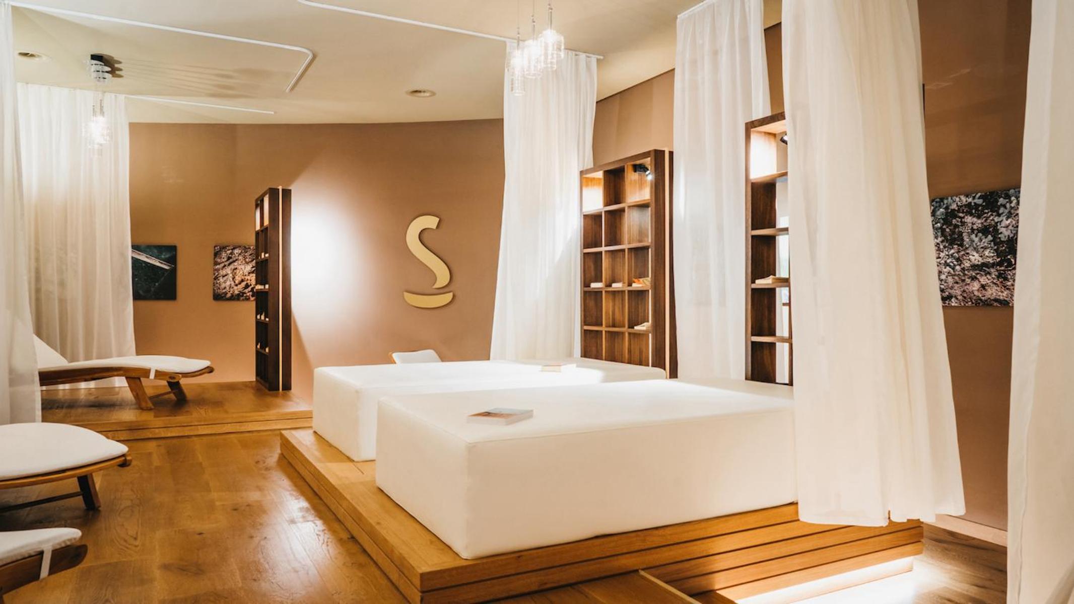 Peaks Place Apartments & SPA