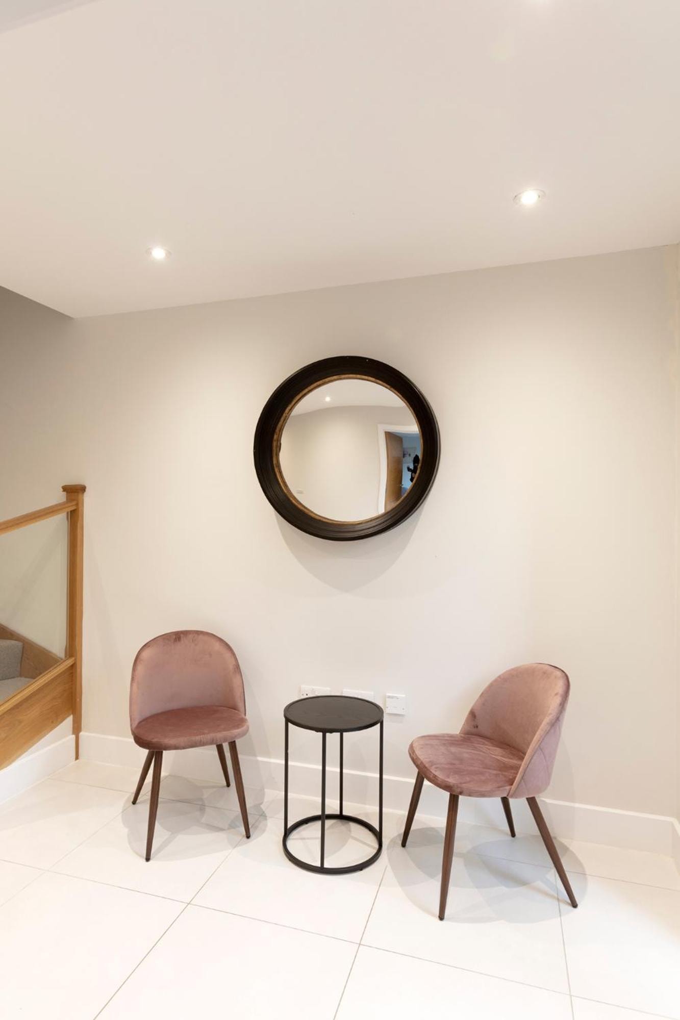 Stunning Central Windsor Town House With Parking