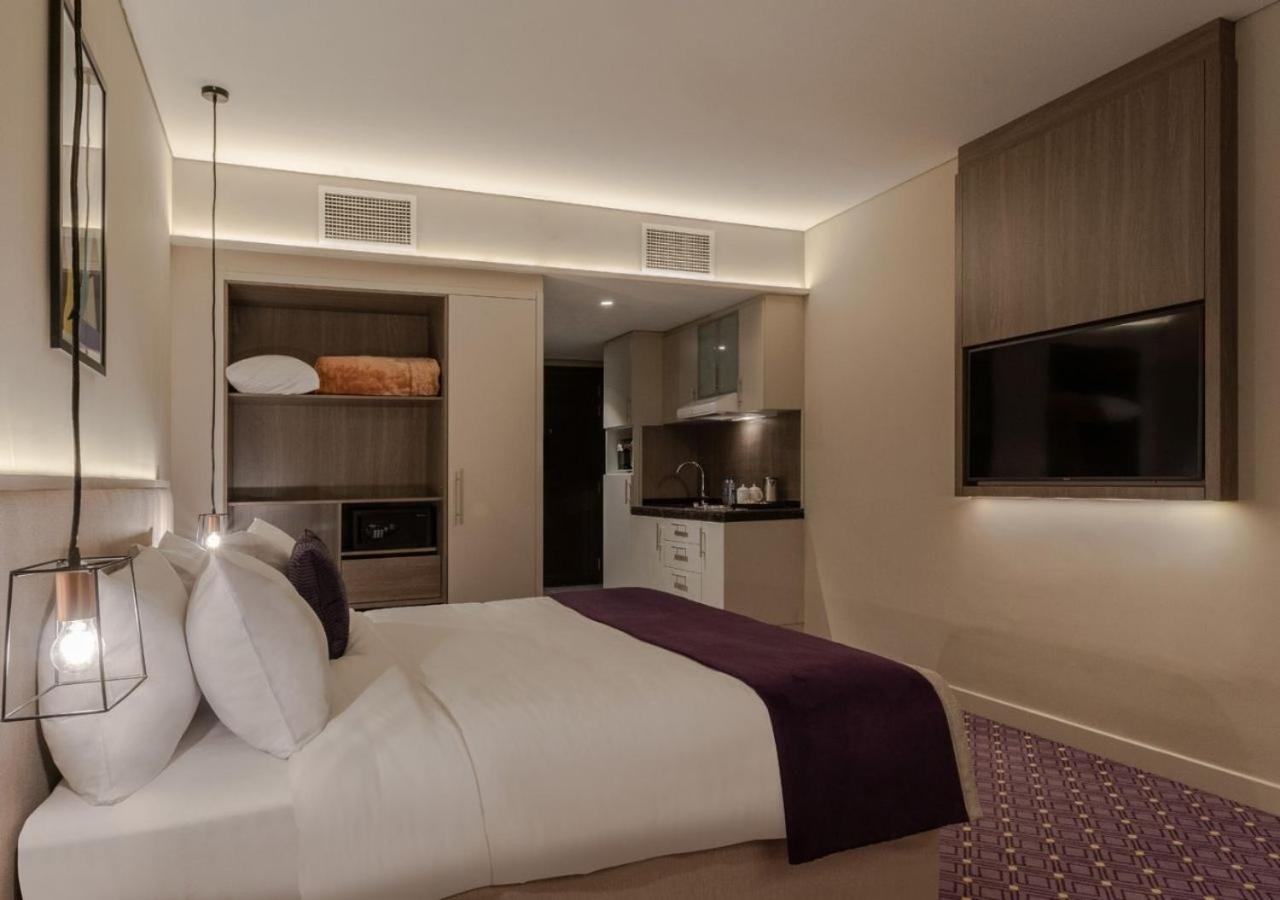 Leva Hotel and Suites, Opposite Downtown