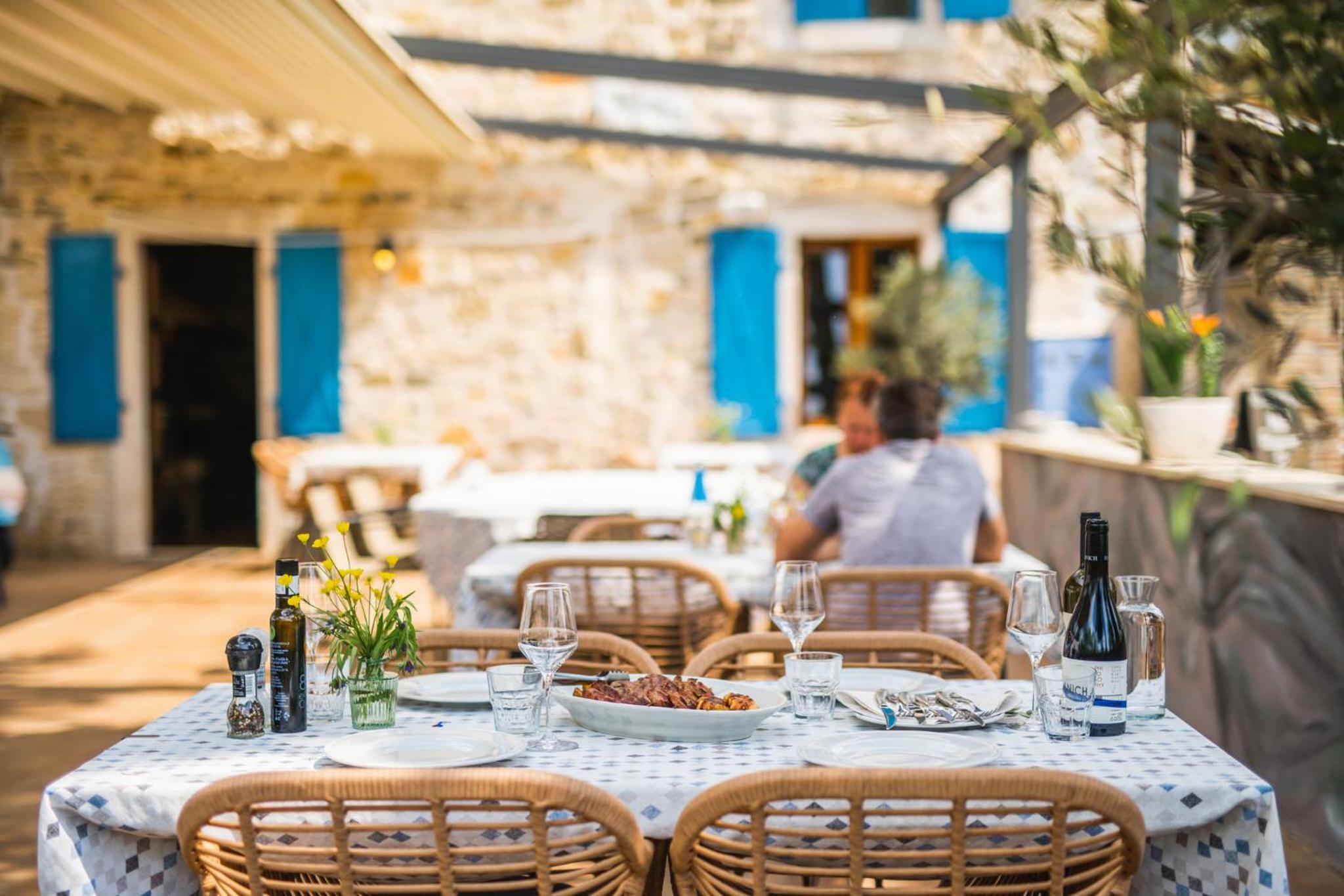 Ponte Porton Dining & lodging