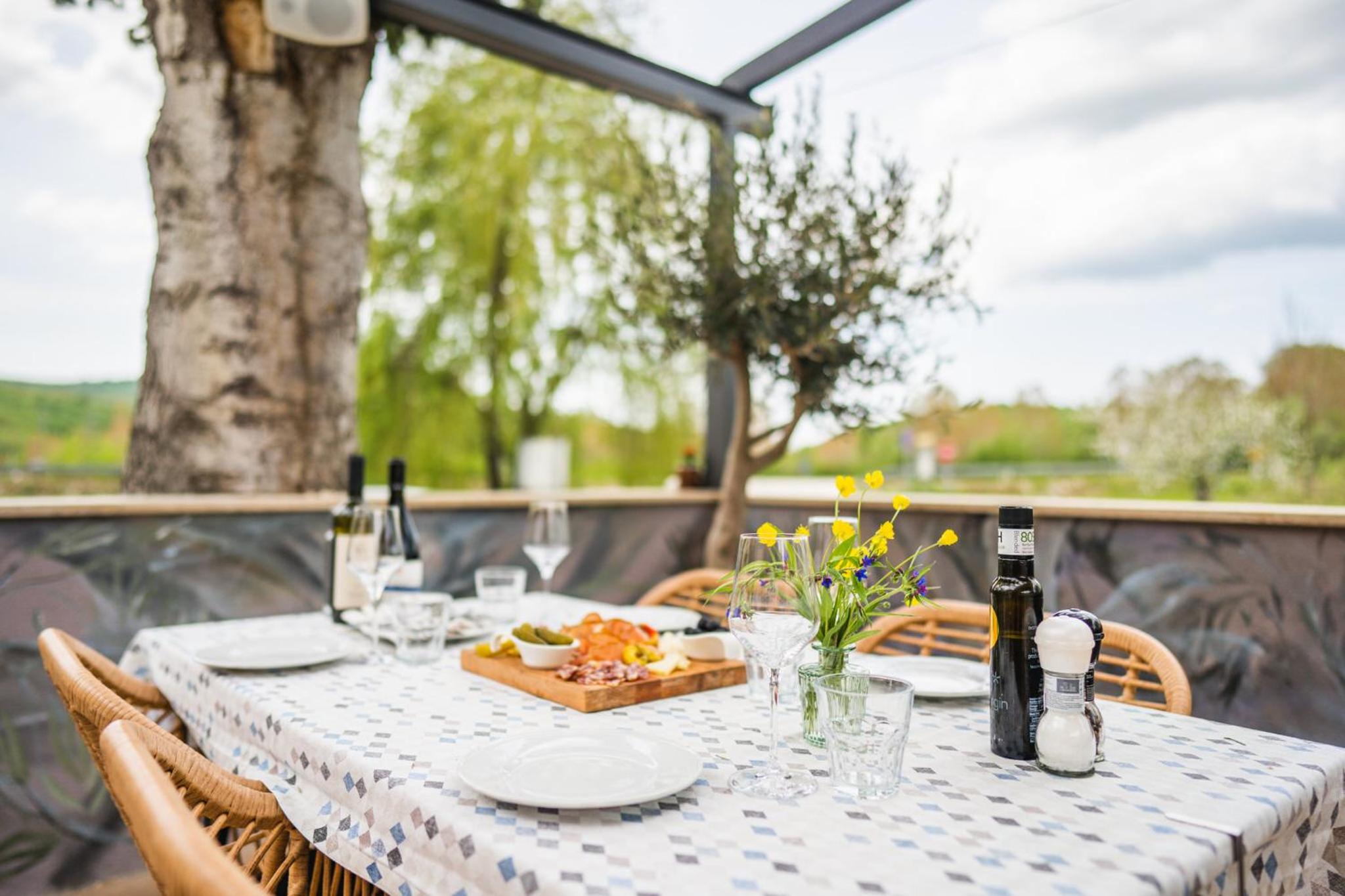 Ponte Porton Dining & lodging