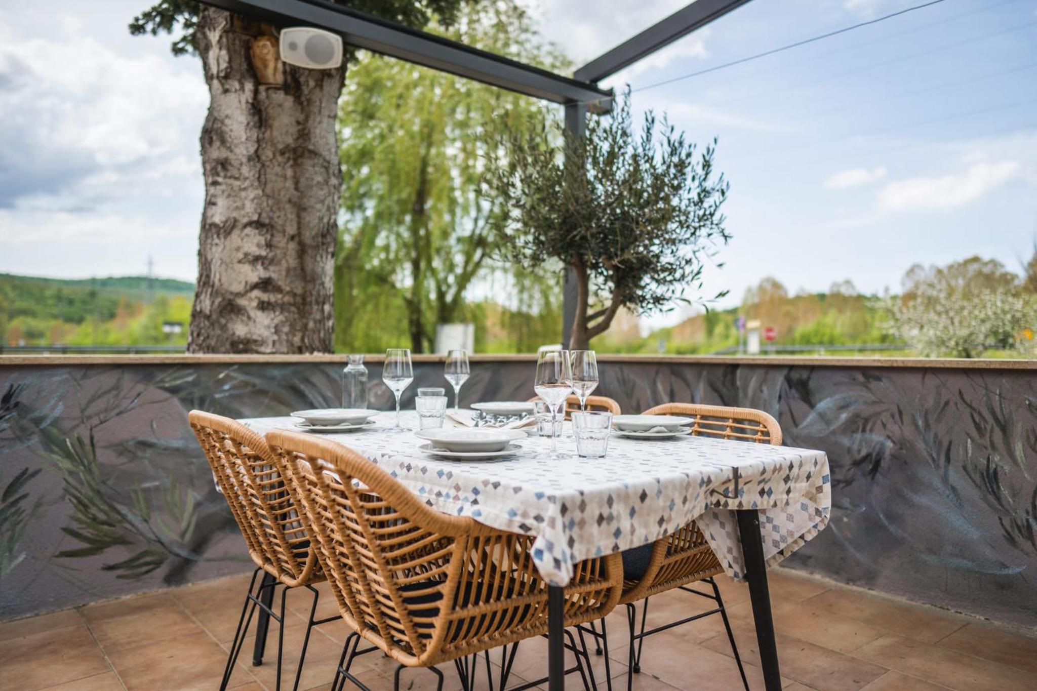 Ponte Porton Dining & lodging