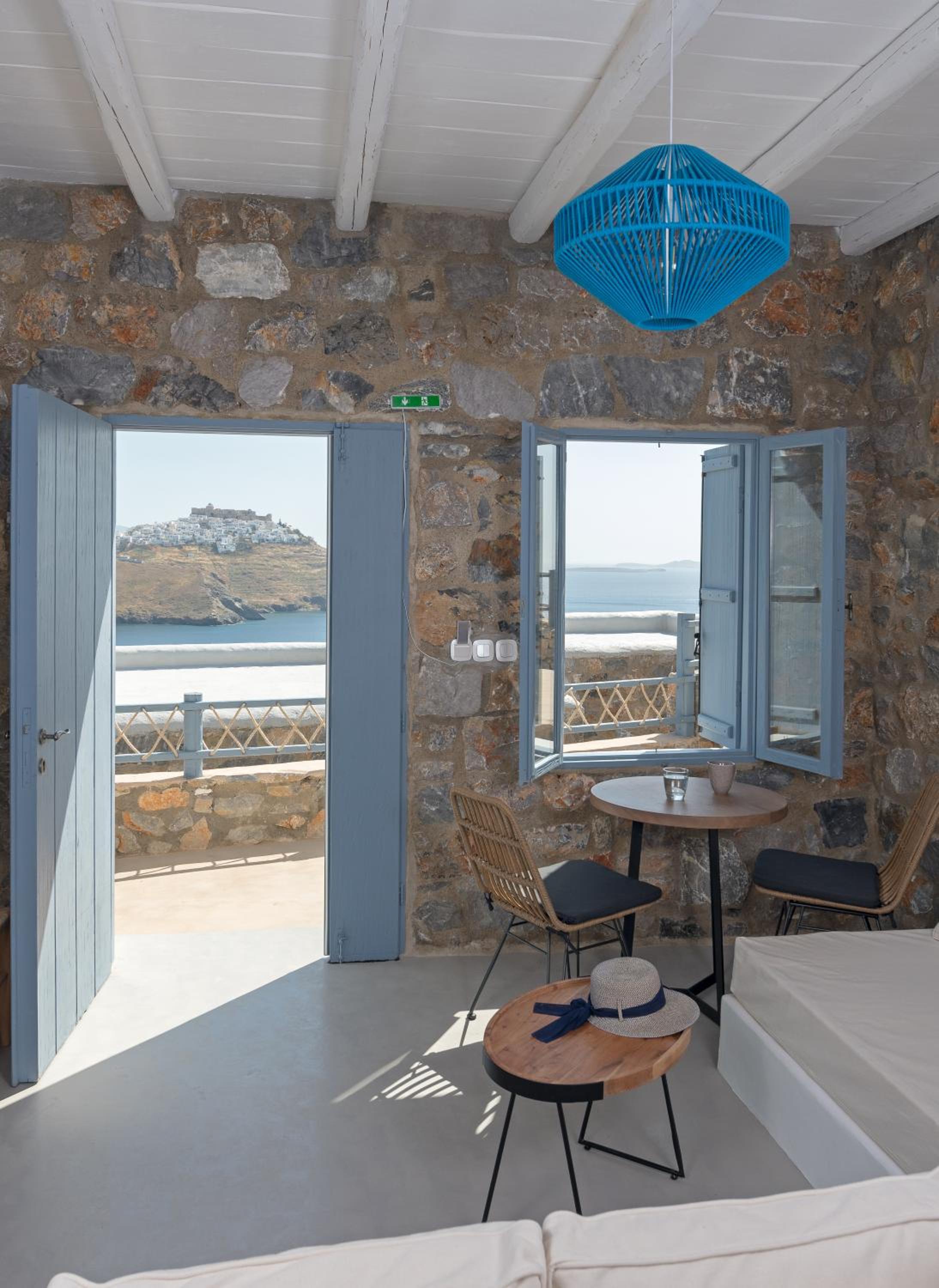 Nisides Suites