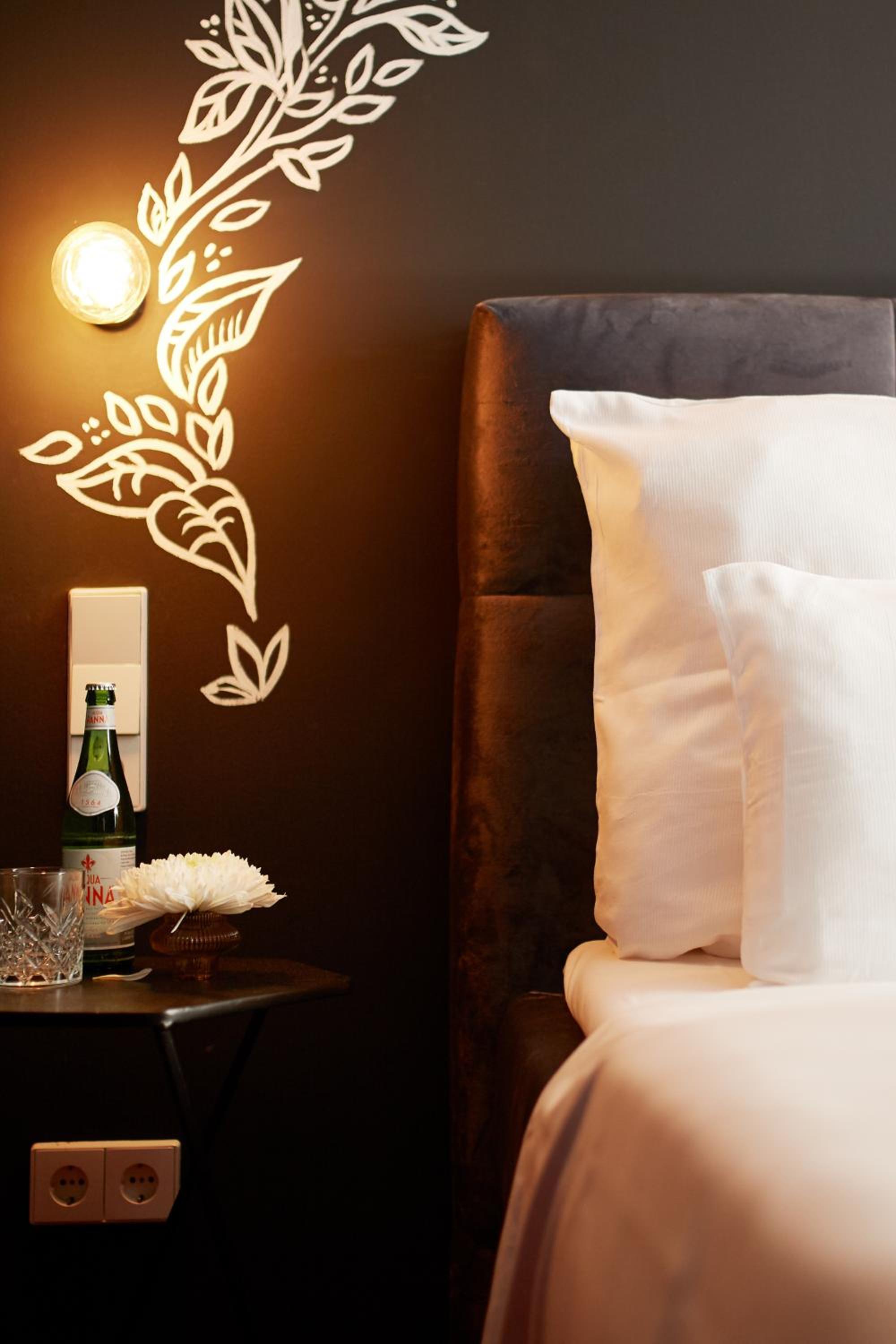 WDREI Hotel