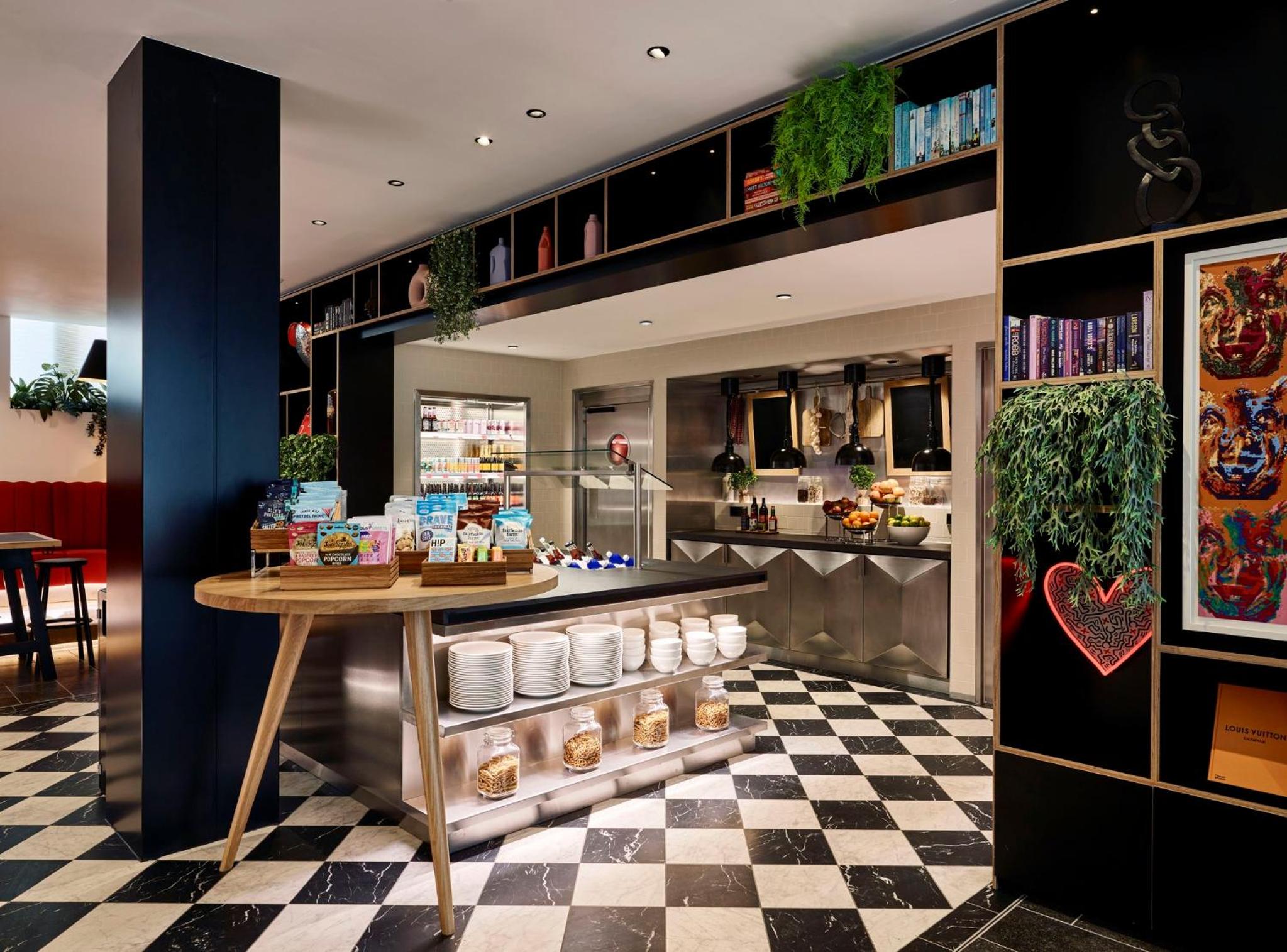 citizenM London Victoria Station
