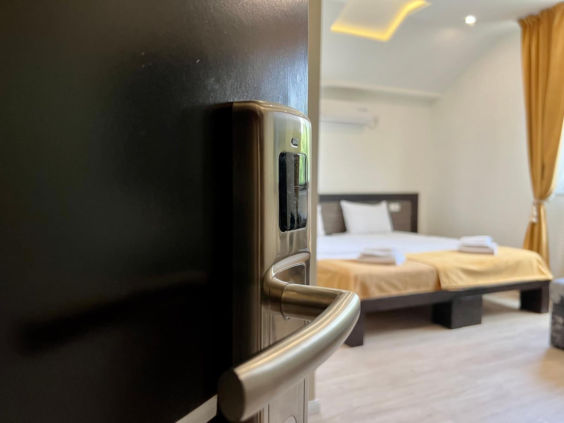 Side One Design Hotel Garni