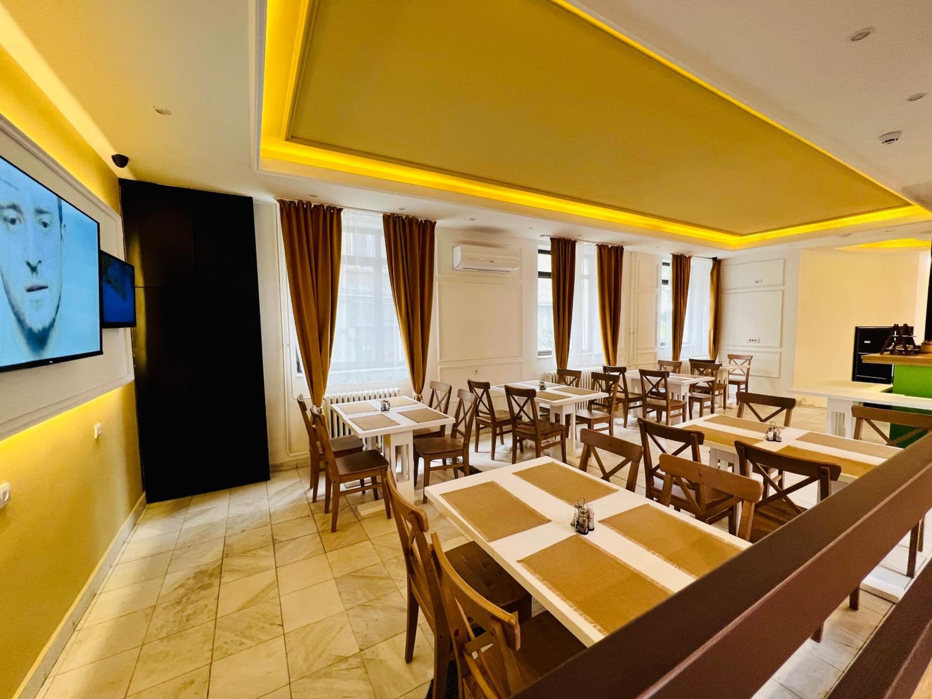 Side One Design Hotel Garni