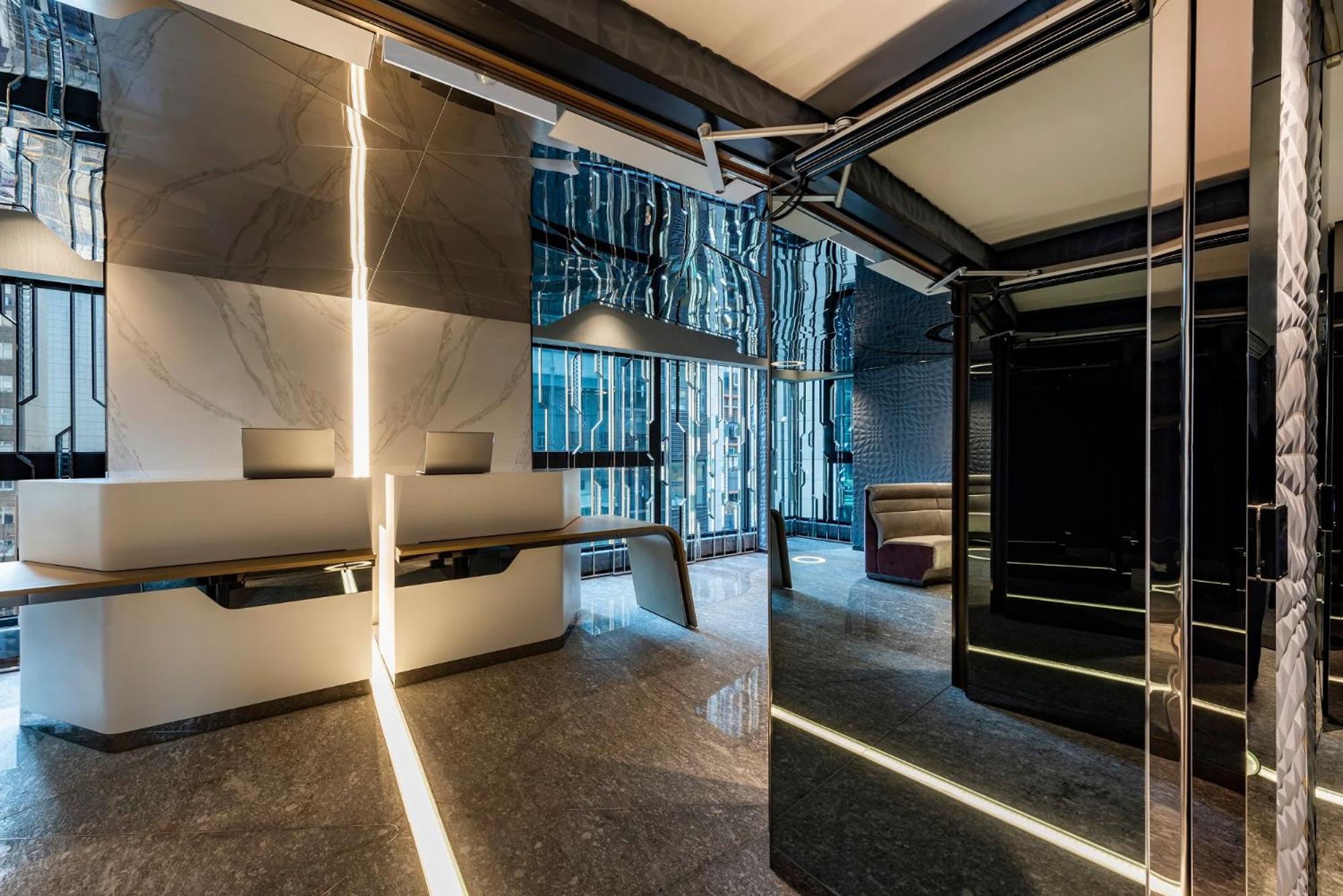 Butterfly on LKF, Central