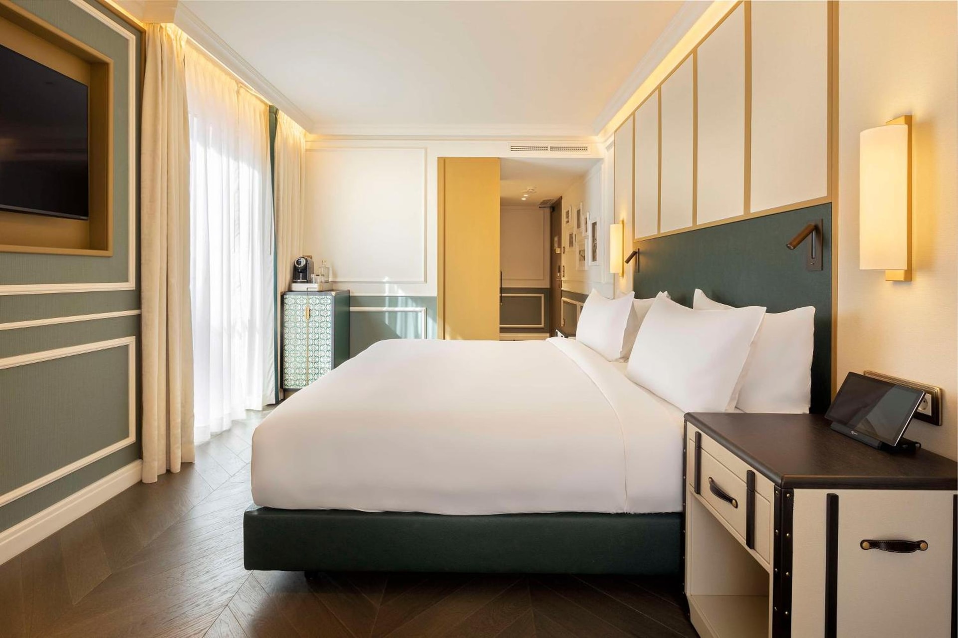 The Emerald House Lisbon - Curio Collection By Hilton