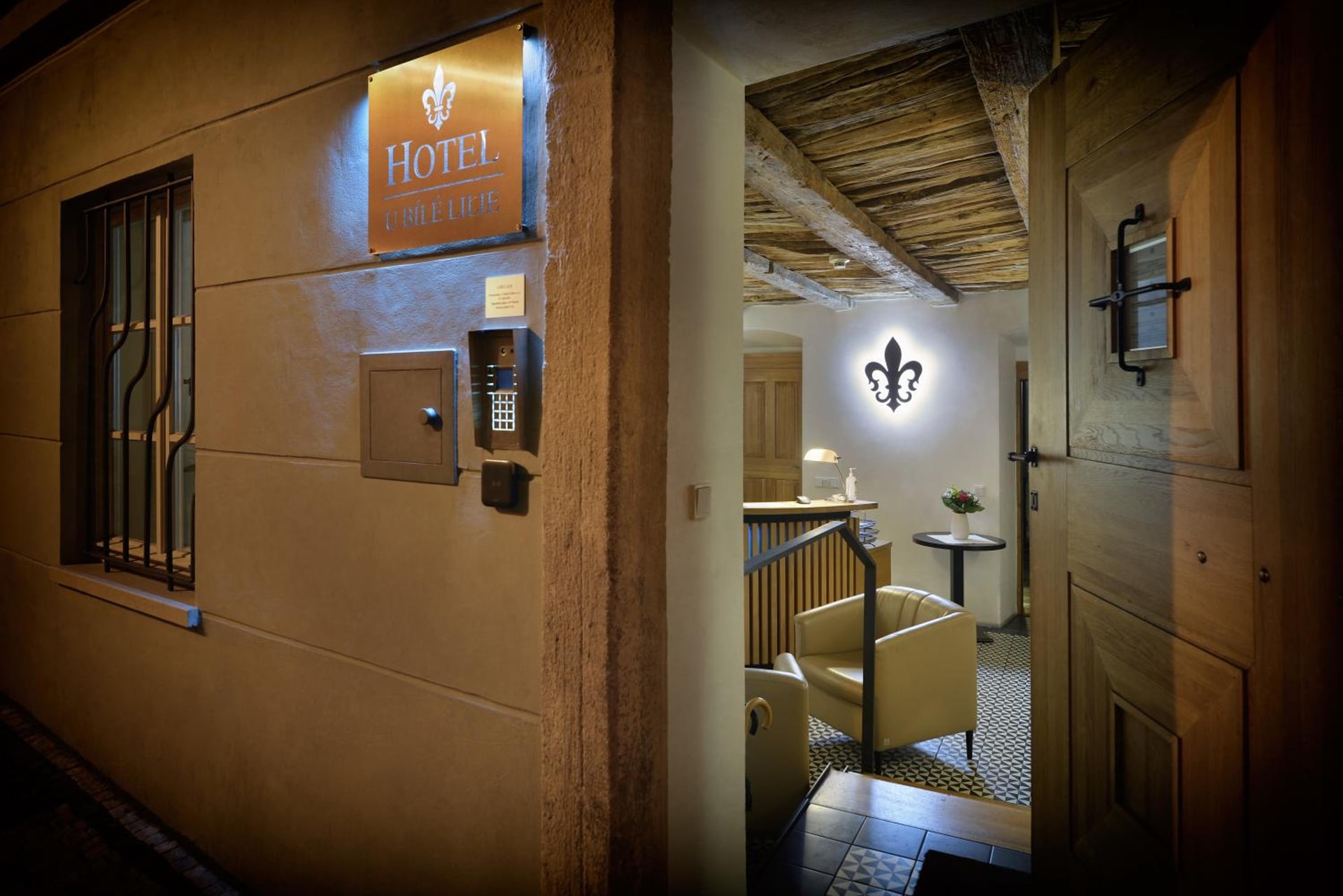 Hotel At the White Lily