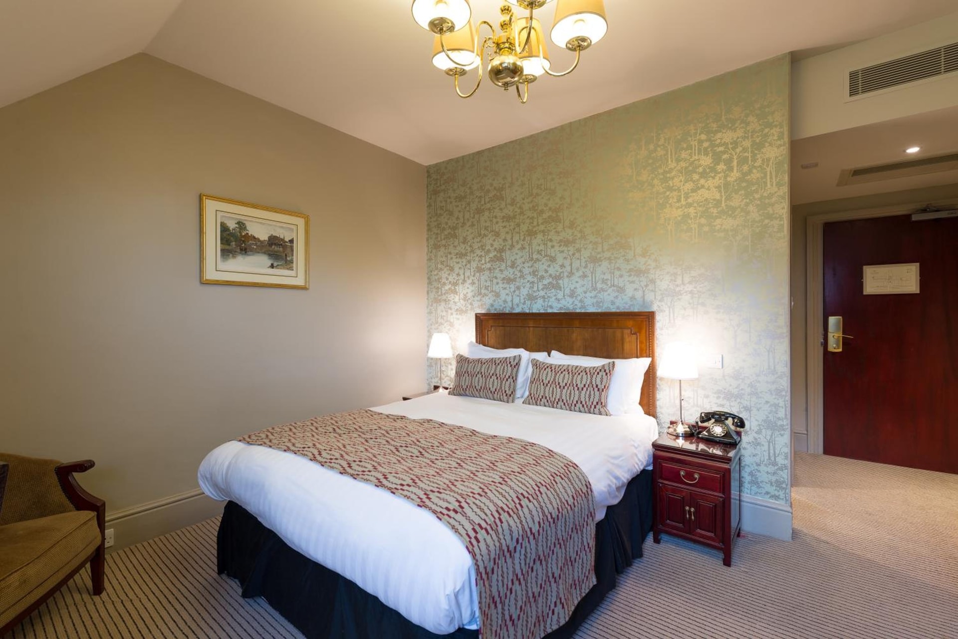The Crown Manor House Hotel