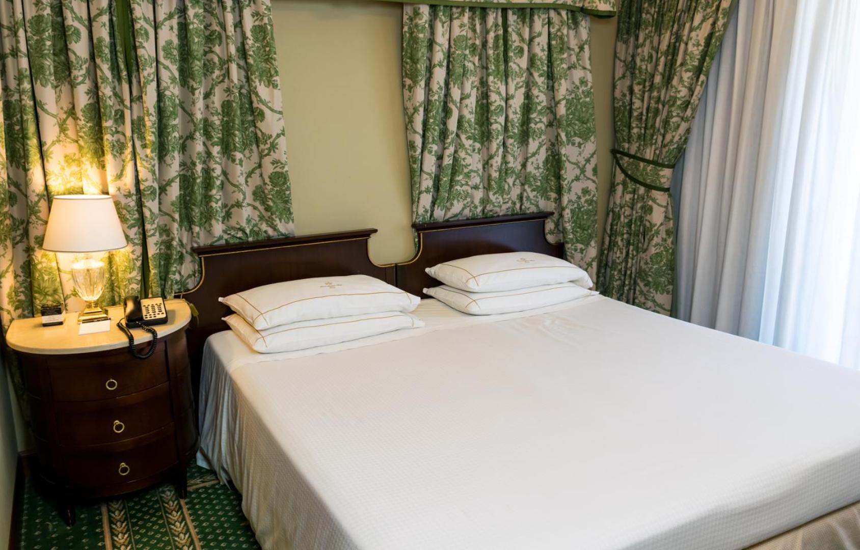 River Chateau Hotel