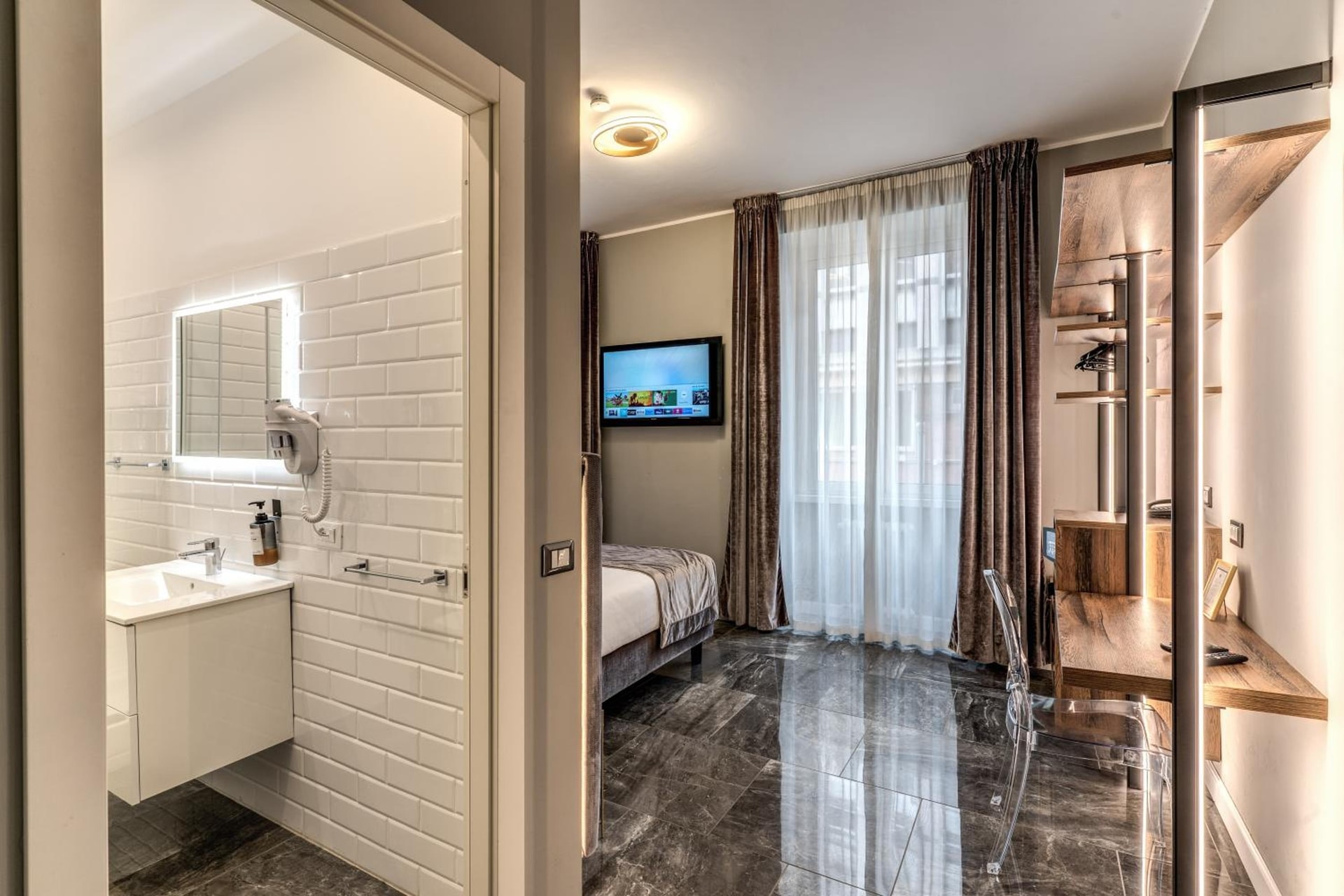 hotel room