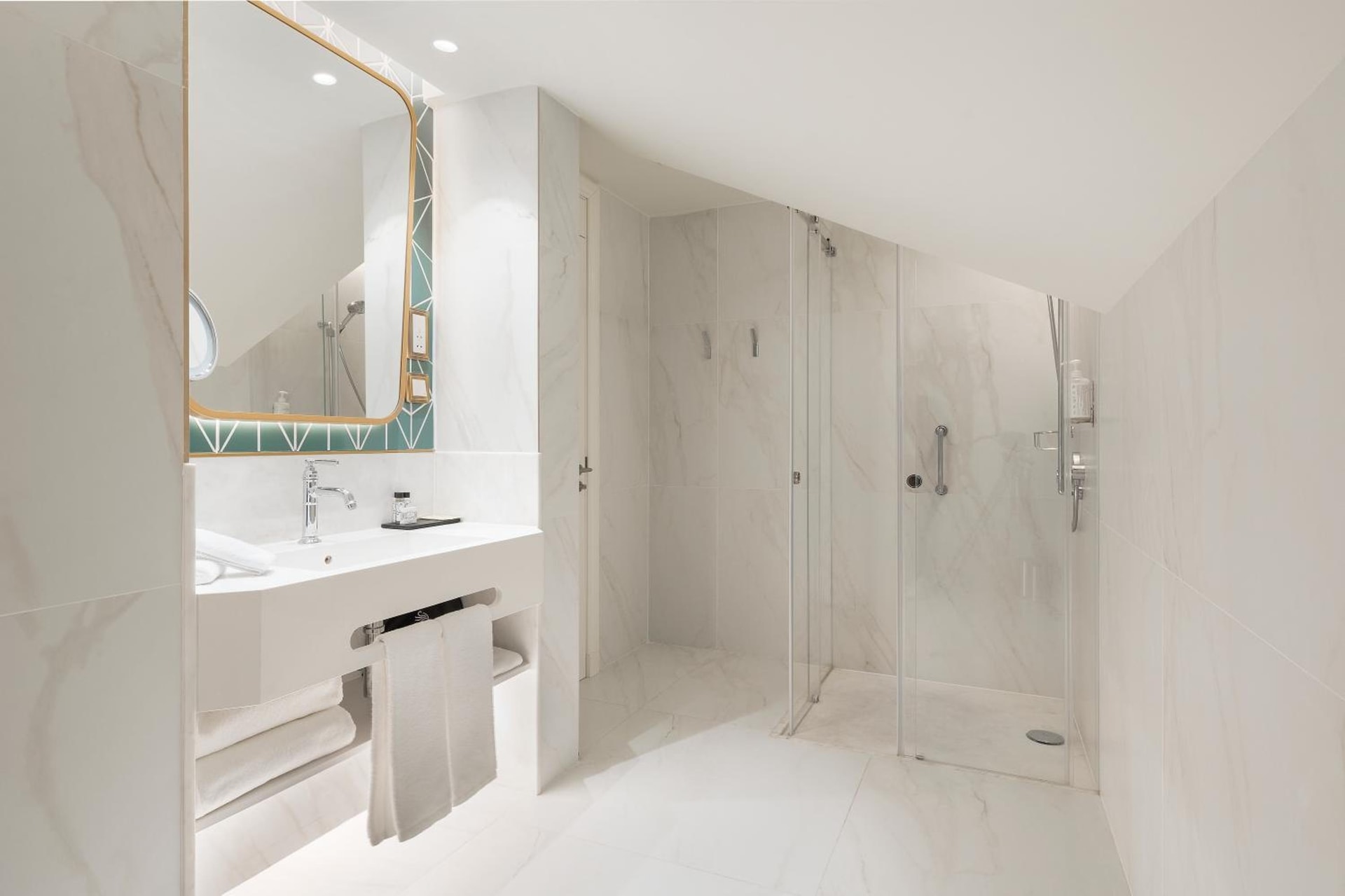 The Emerald House Lisbon - Curio Collection By Hilton