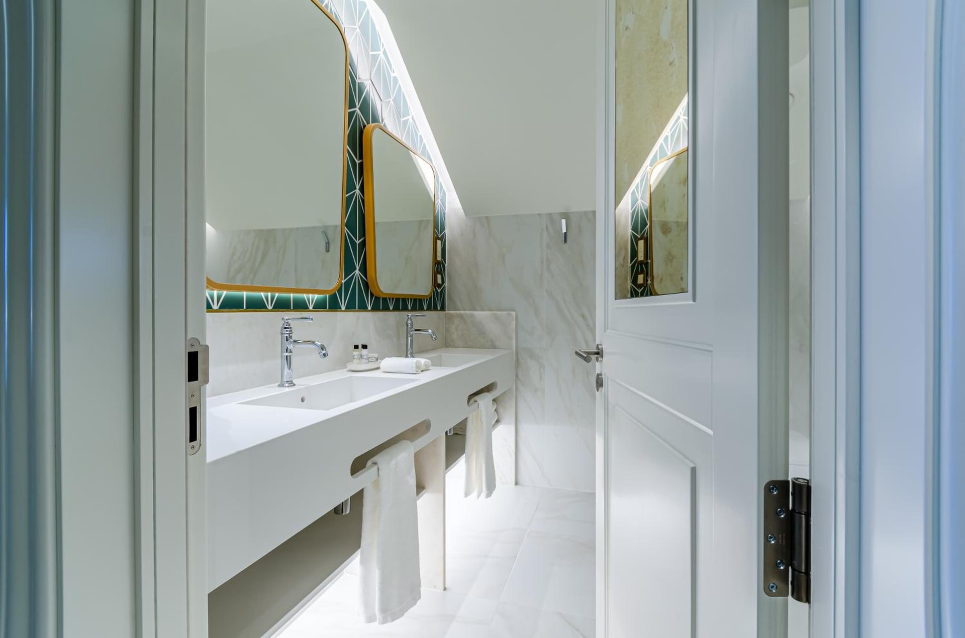 The Emerald House Lisbon - Curio Collection By Hilton