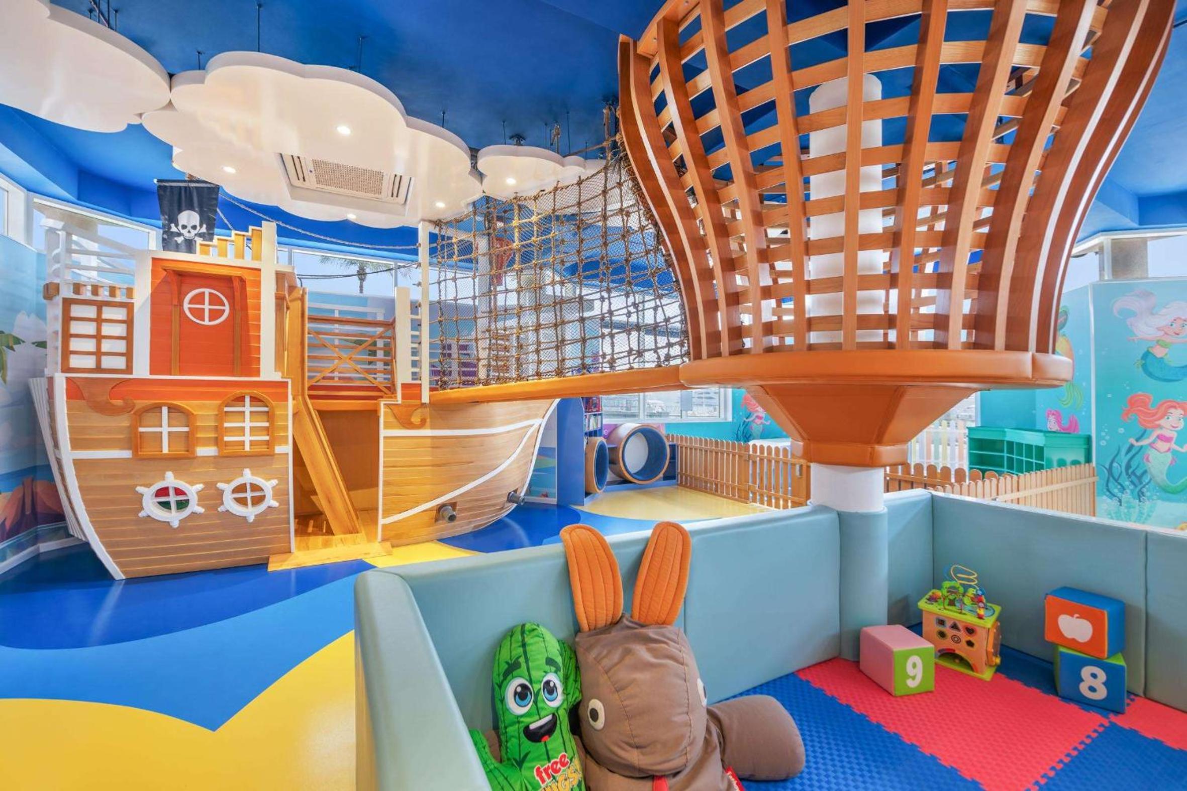 JA Beach Hotel, Dubai