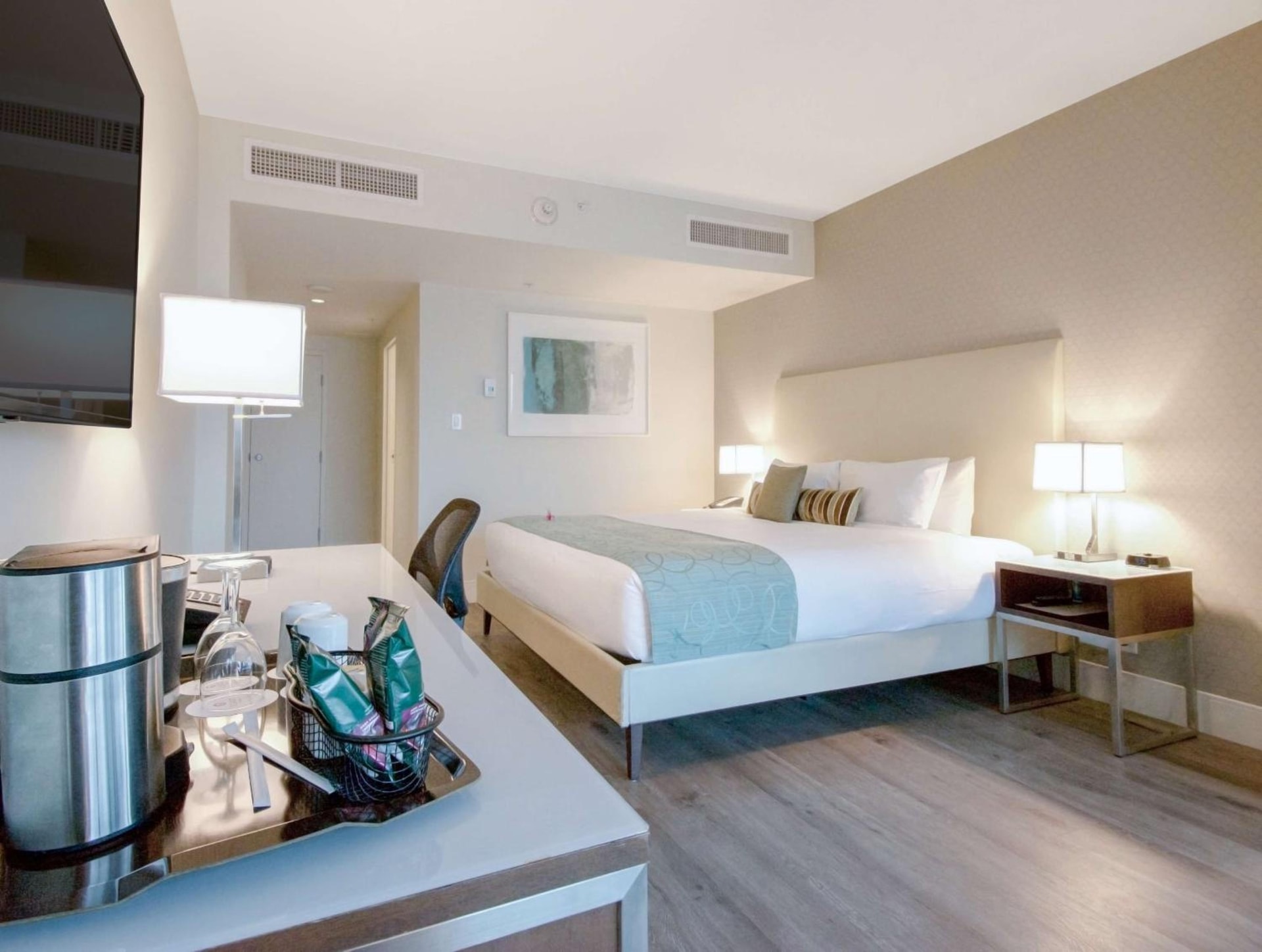 Coast Coal Harbour Vancouver Hotel by APA