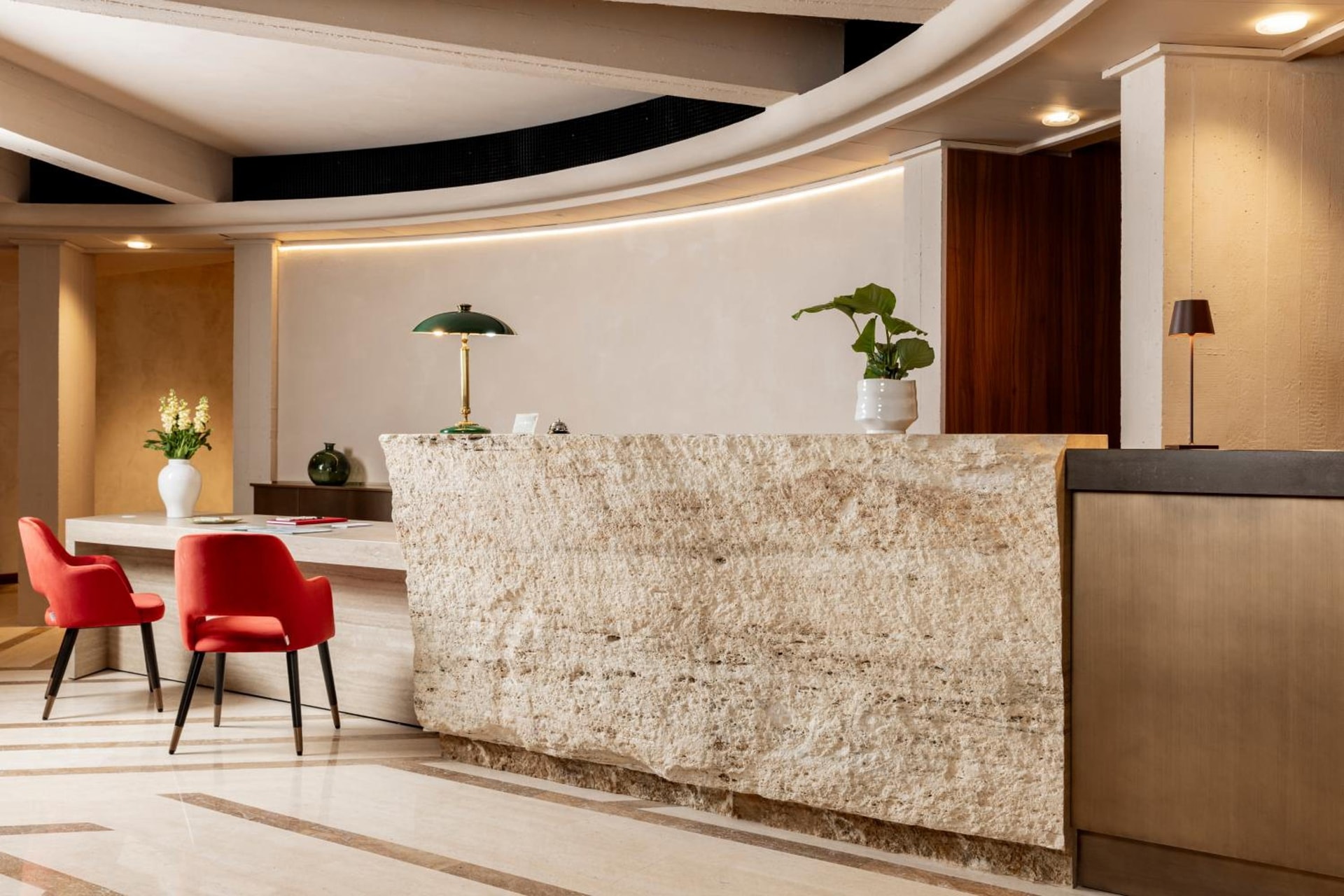 Adoro Hotel