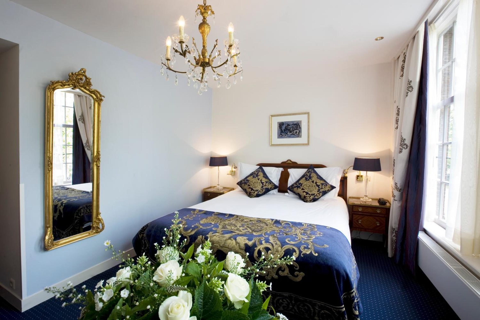 Ambassade Hotel