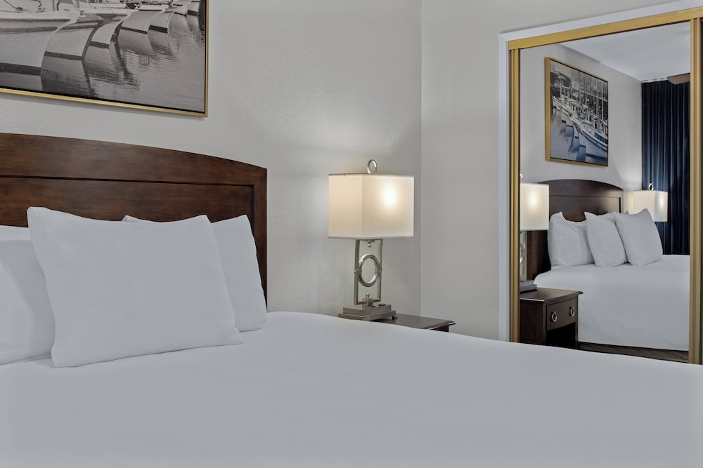 Suites At Fishermans Wharf