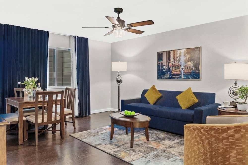 Suites At Fishermans Wharf