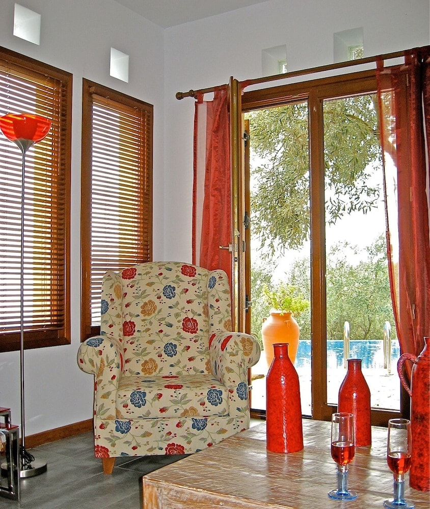 Poikilma Alonissos Villas