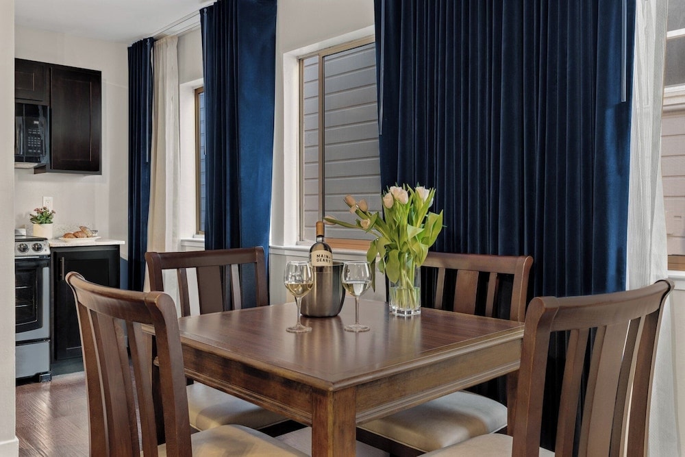 Suites At Fishermans Wharf
