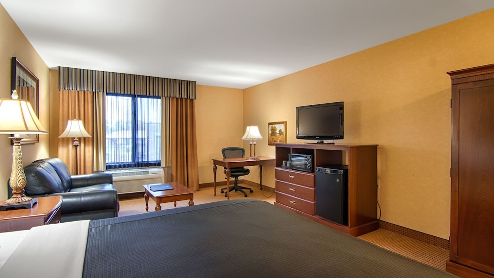 Grand Hotel at Bridgeport
