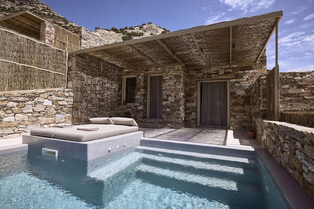 Apsila Pool Suites