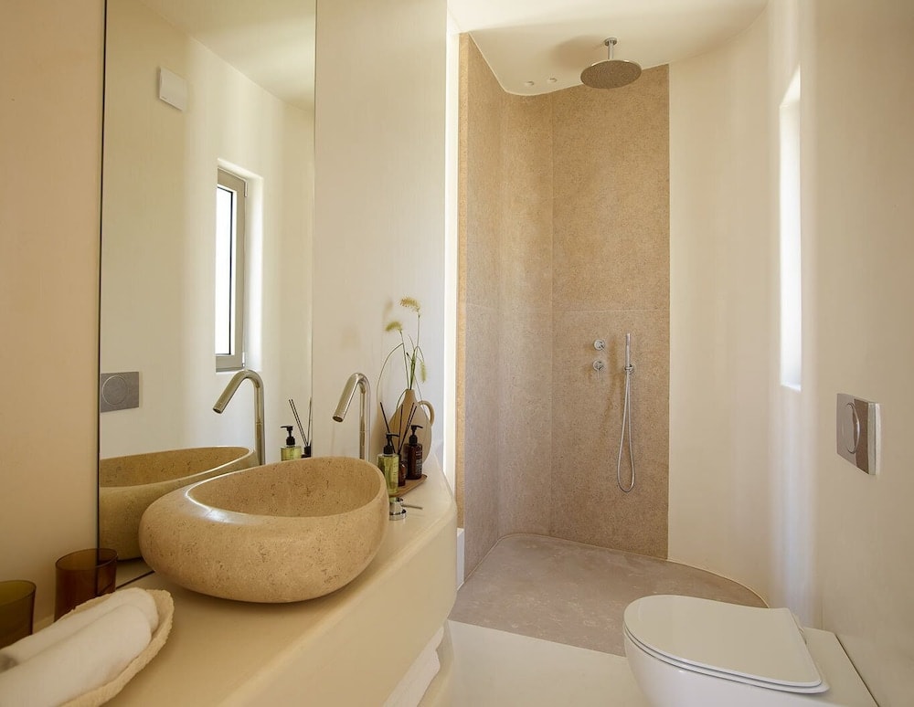 White Pebble Suites