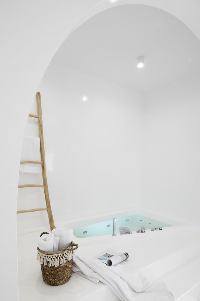 Arco Solium Suites