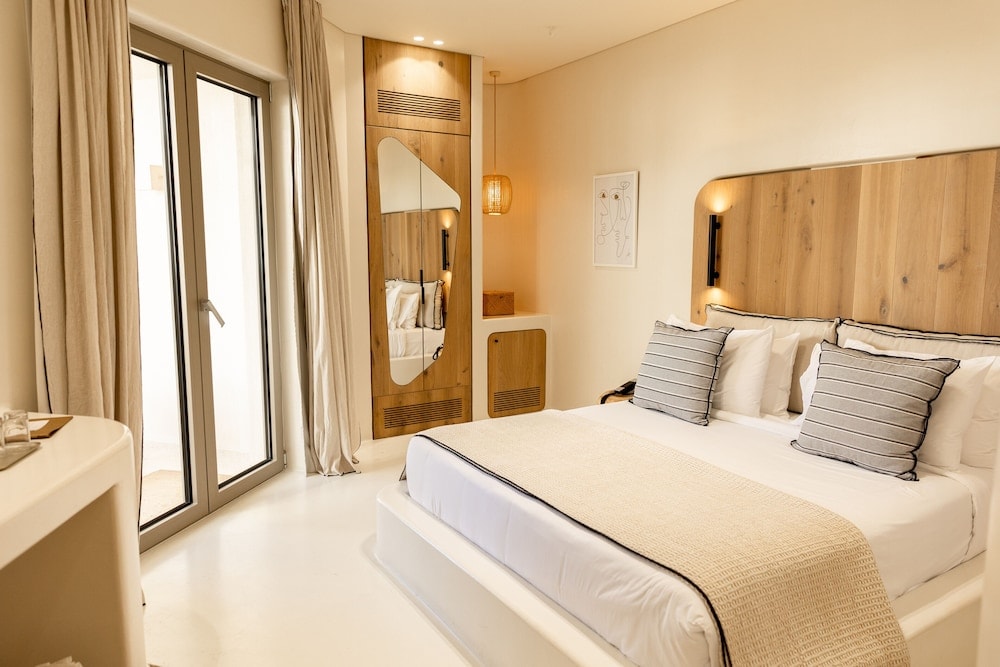 White Pebble Suites