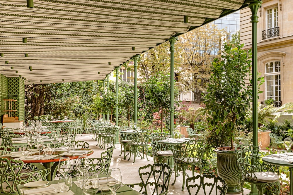 Saint James Paris - Relais & Chateaux