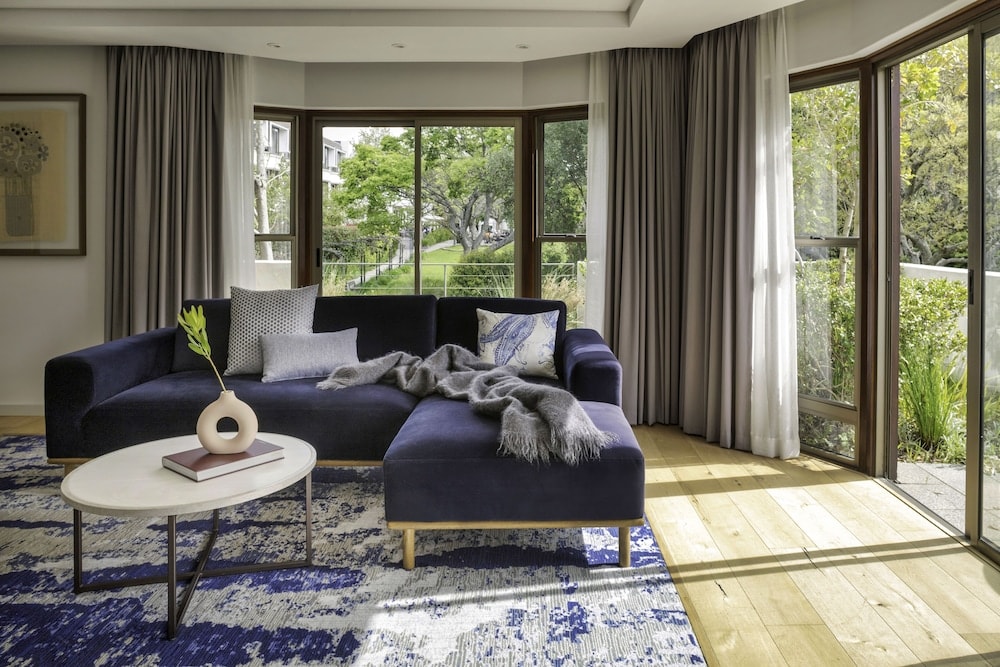 Vineyard Hotel