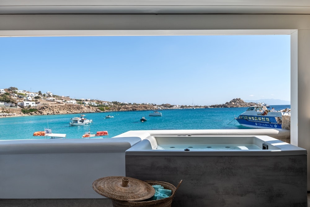Petinos Beach Hotel