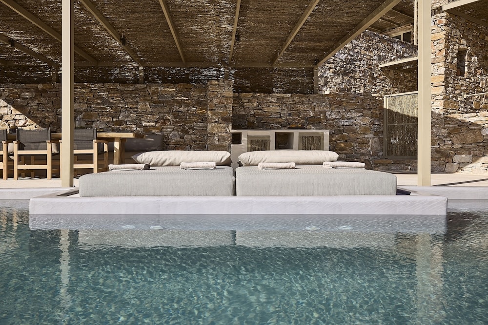 Apsila Pool Suites