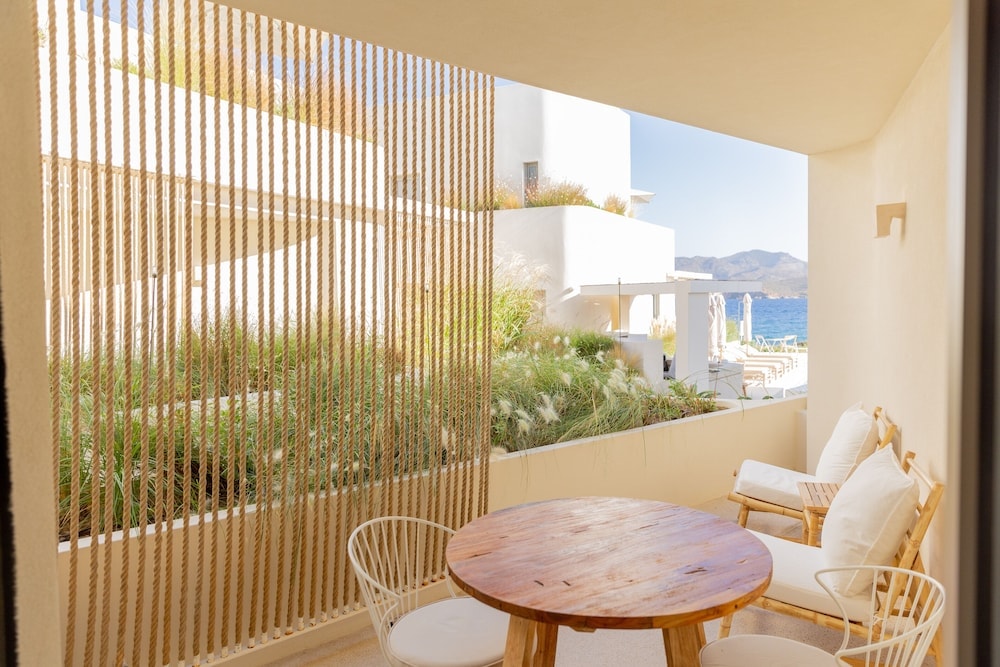 White Pebble Suites